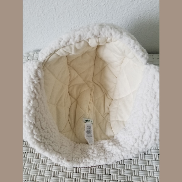 Aerie NWOT Gold Metallic Pompom Winter Hat - Picture 5 of 8